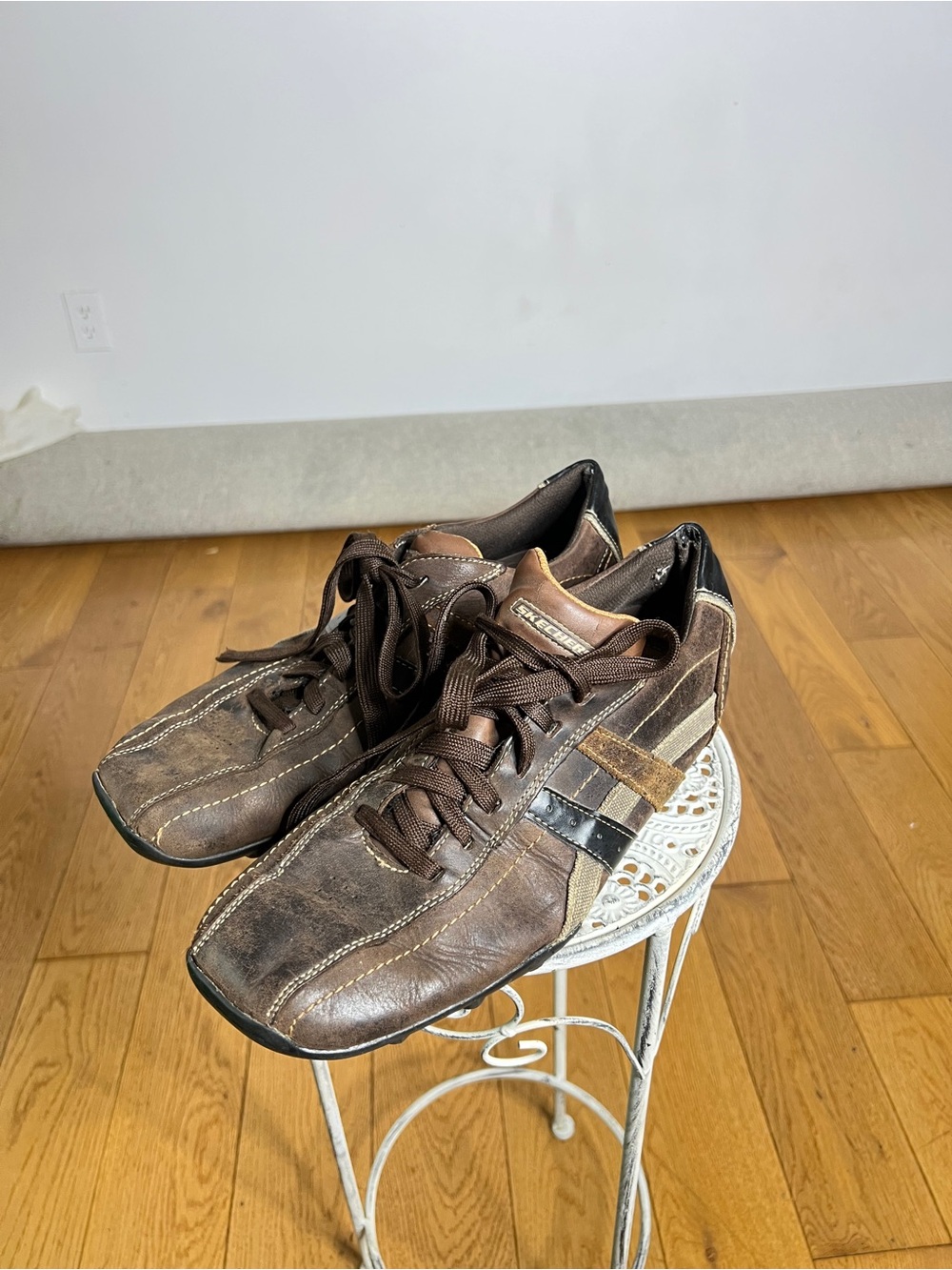 Vintage Skechers Men’s Brown Leather Lace-Up Sneakers